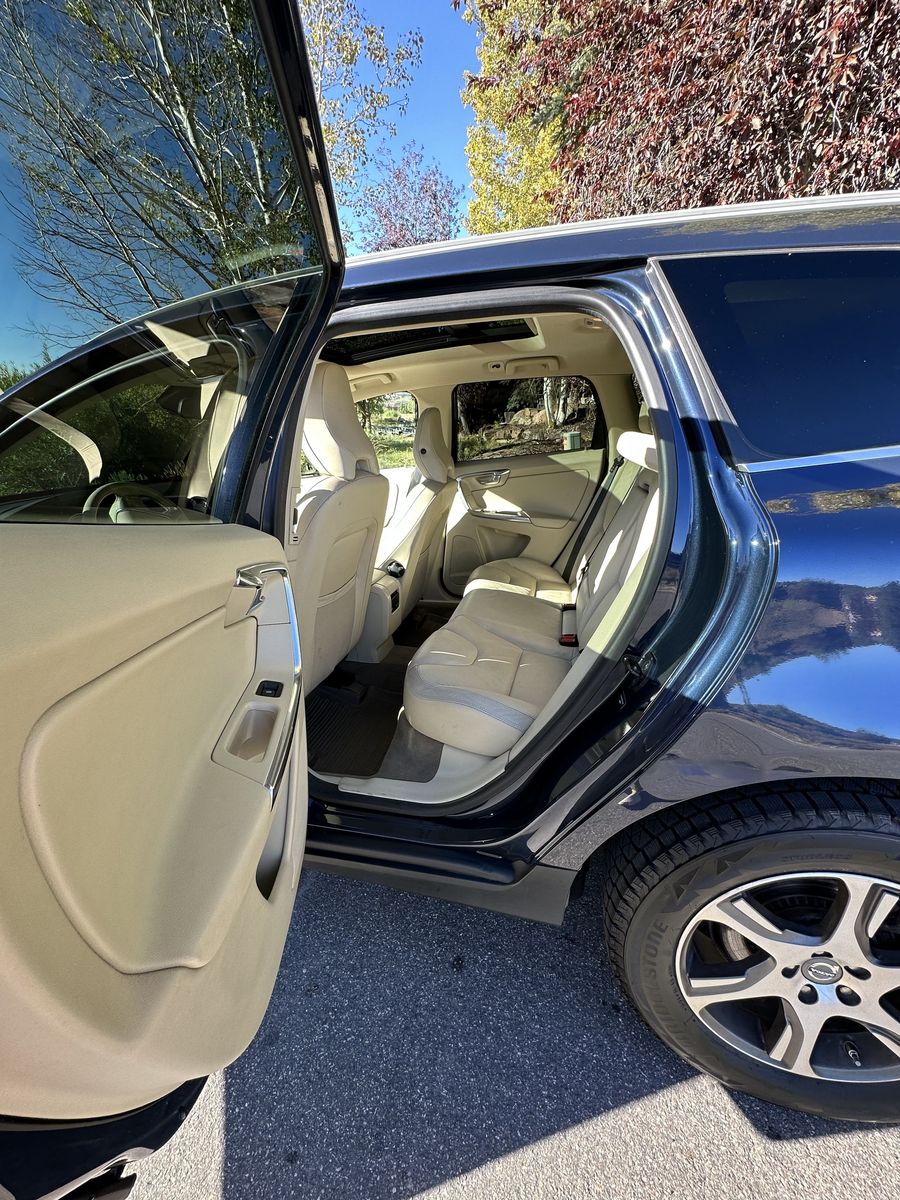 2013 Volvo XC60 T6 R-Design Platinum