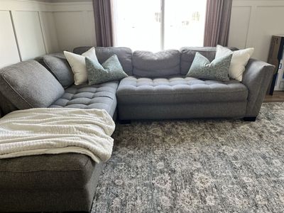Tufted sectional