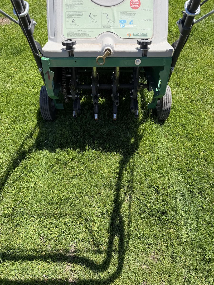 Billy Goat OS901SP Self-Propelled Overseeder / Aerator - Good Condition