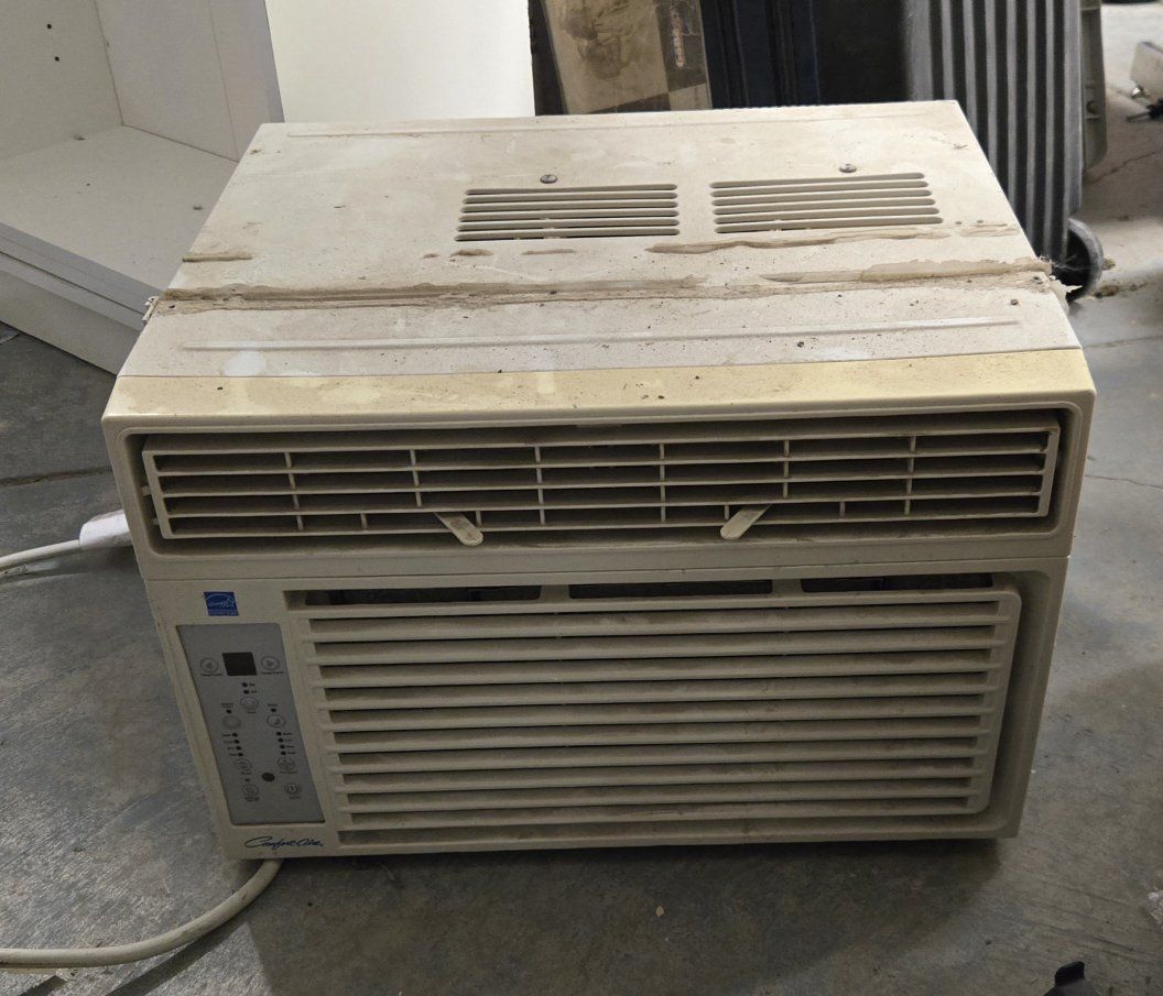 8000 BTU ComfortAire window AC