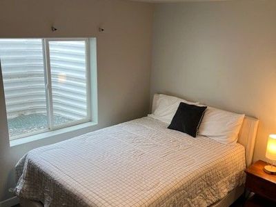 Furnished room with private entrance – utilities included