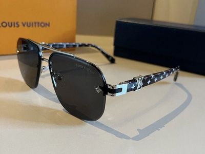 Louis Vuitton Metal Frame Casual Men's Sunglasses 54 18-135