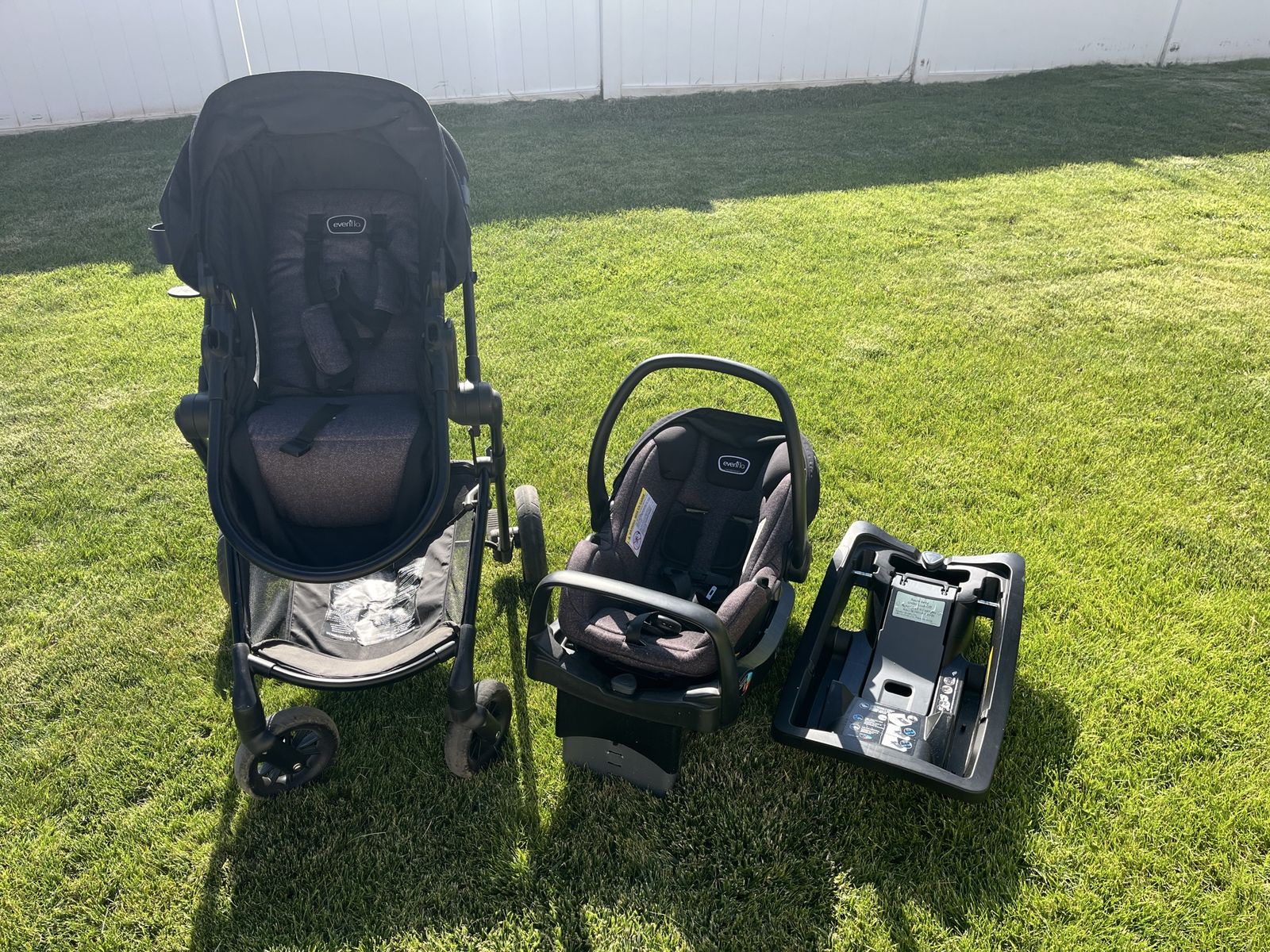 Evenflo Carseats, 2 Bases, and Stroller