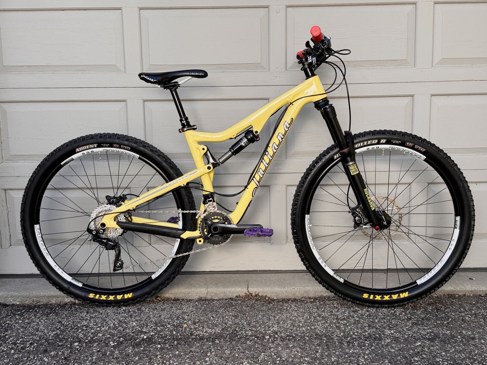Juliana / Santa Cruz - Full Suspension Carbon Frame Mountain Bike - 27.5 - Excellent Condition