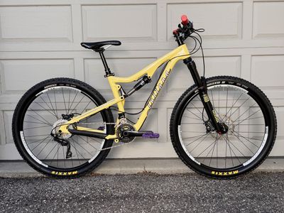 Juliana / Santa Cruz - Full Suspension Carbon Frame Mountain Bike - 27.5 - Excellent Condition