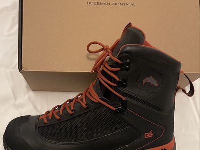 Simms Mens G4 Pro Powerlock Boots size 13. Only used one time!