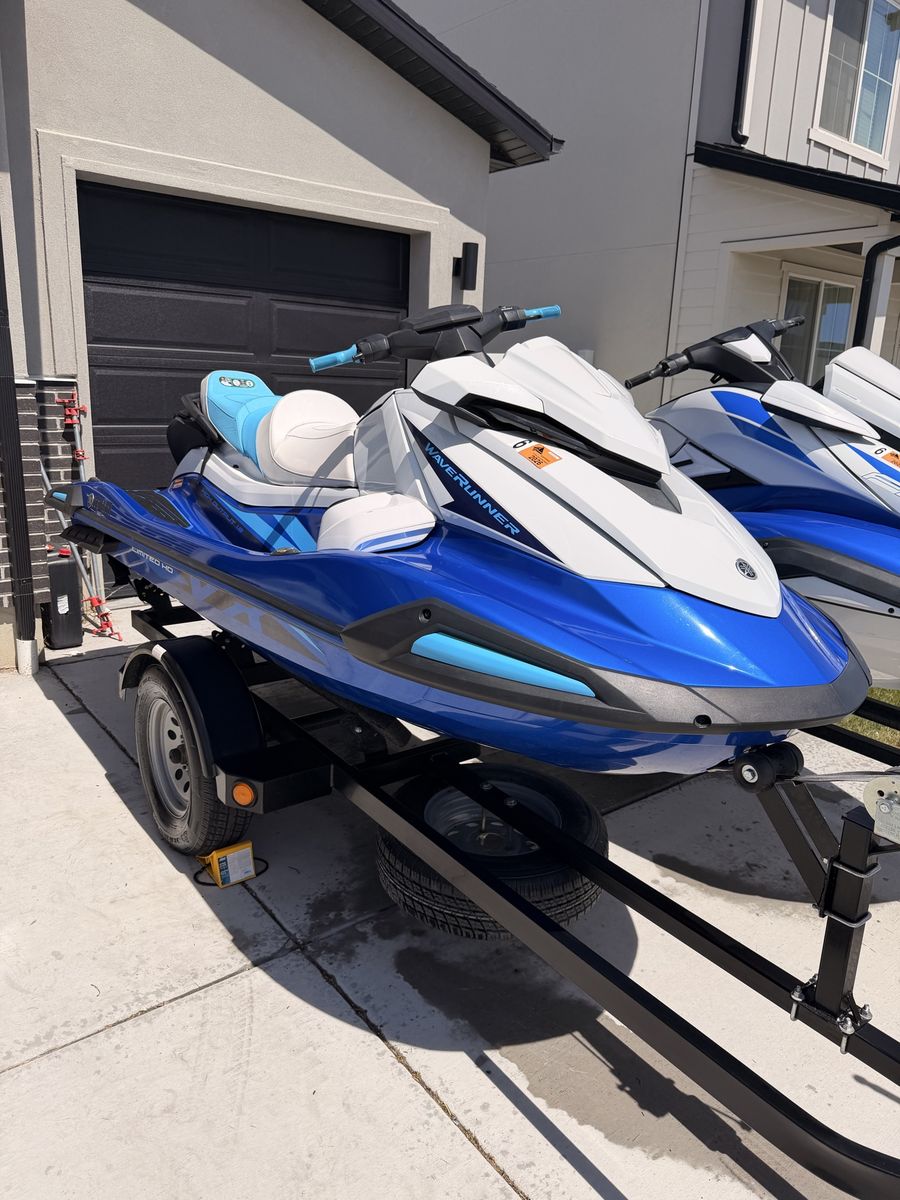 2023 Yamaha FX HO and 2023 VX Limited WaveRunners Jet Ski Blue/White Excellent Condition