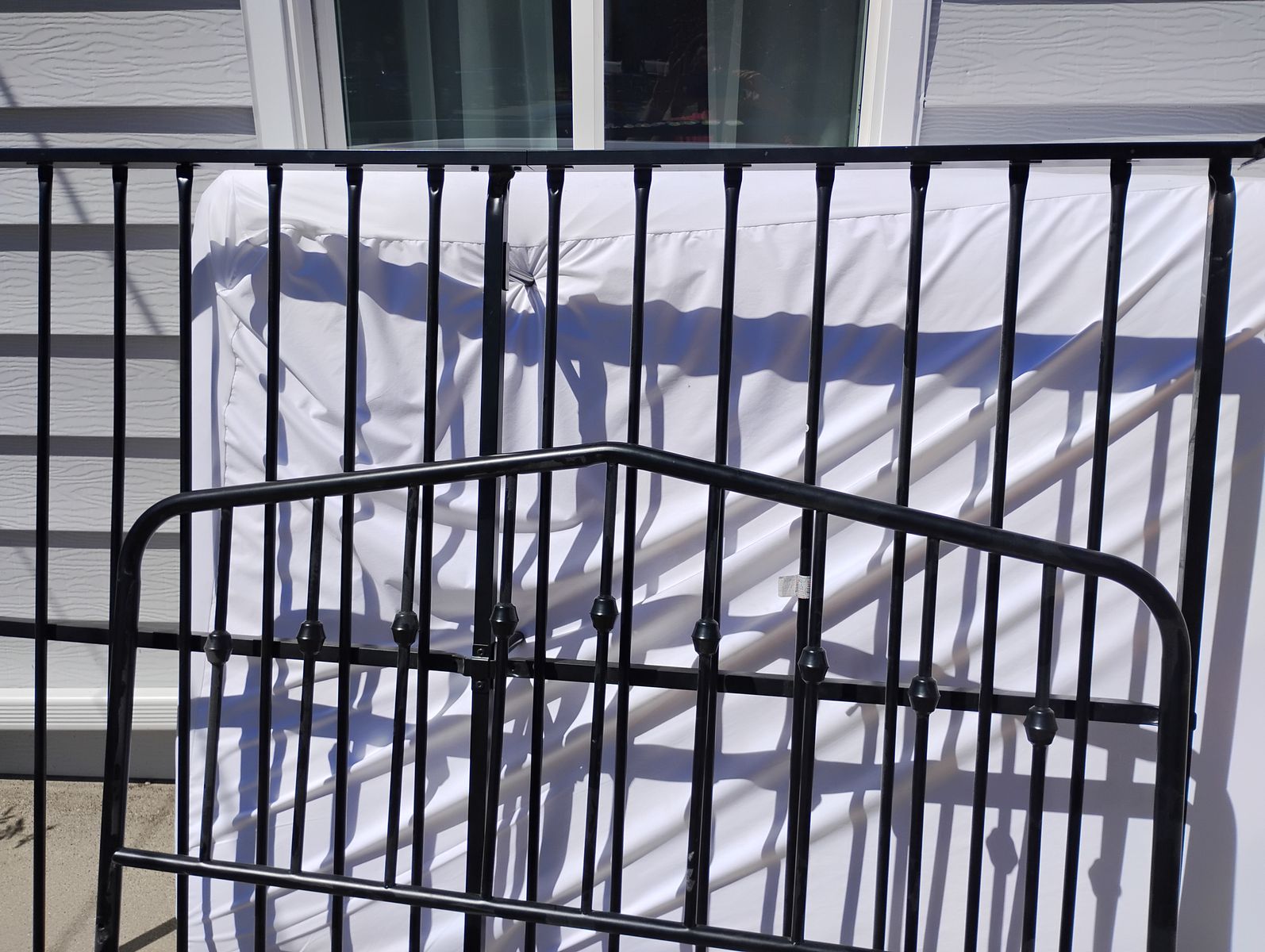 FREE Metal bedframe w/mattress