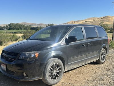 2015 Dodge Grand Caravan with 124k Miles (Clean title)