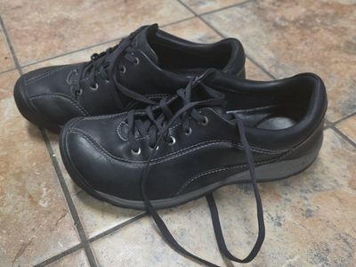 KEEN Women's Black Leather Lace Up Walking Shoes