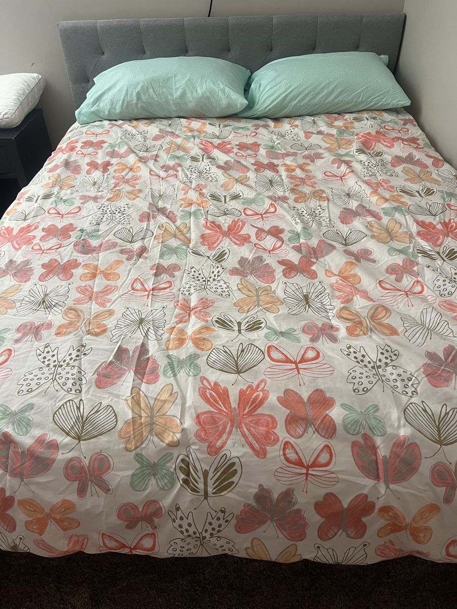 Butterfly comforter full/queen