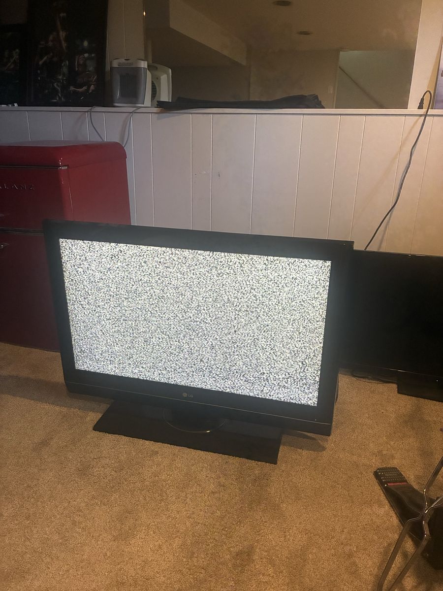 LG 37LC7D 37-inch LCD TV