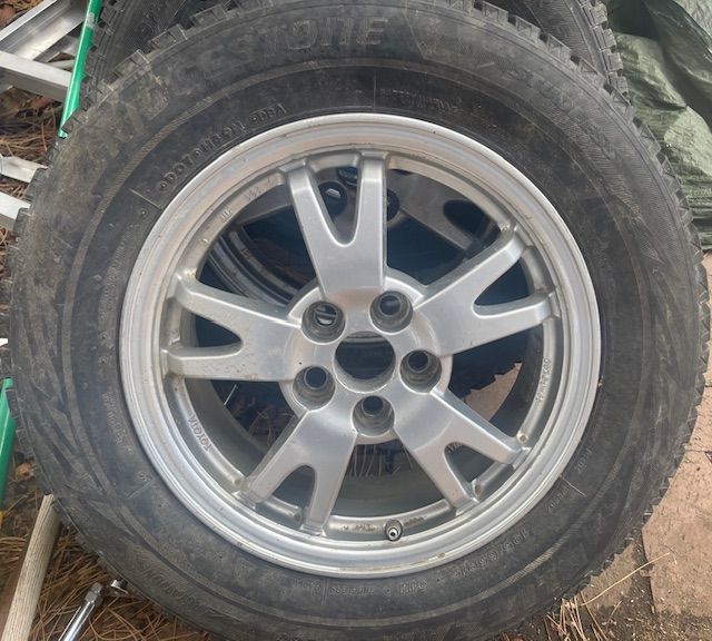 (4) 195/65/R15 snow tires on Toyota 15x6 aluminum wheels