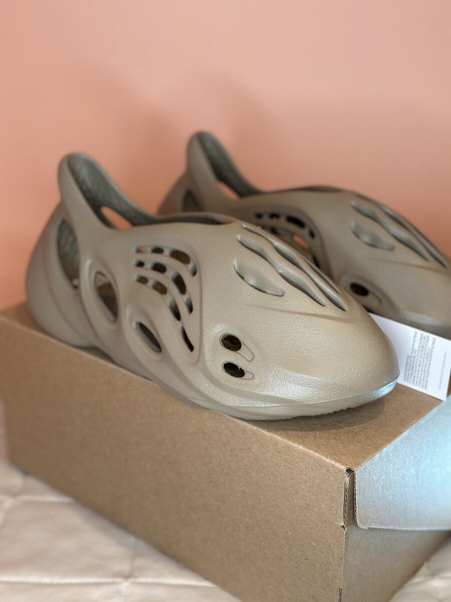 Yeezy Foam Runners – DS – Size 9 – Clean + Unworn