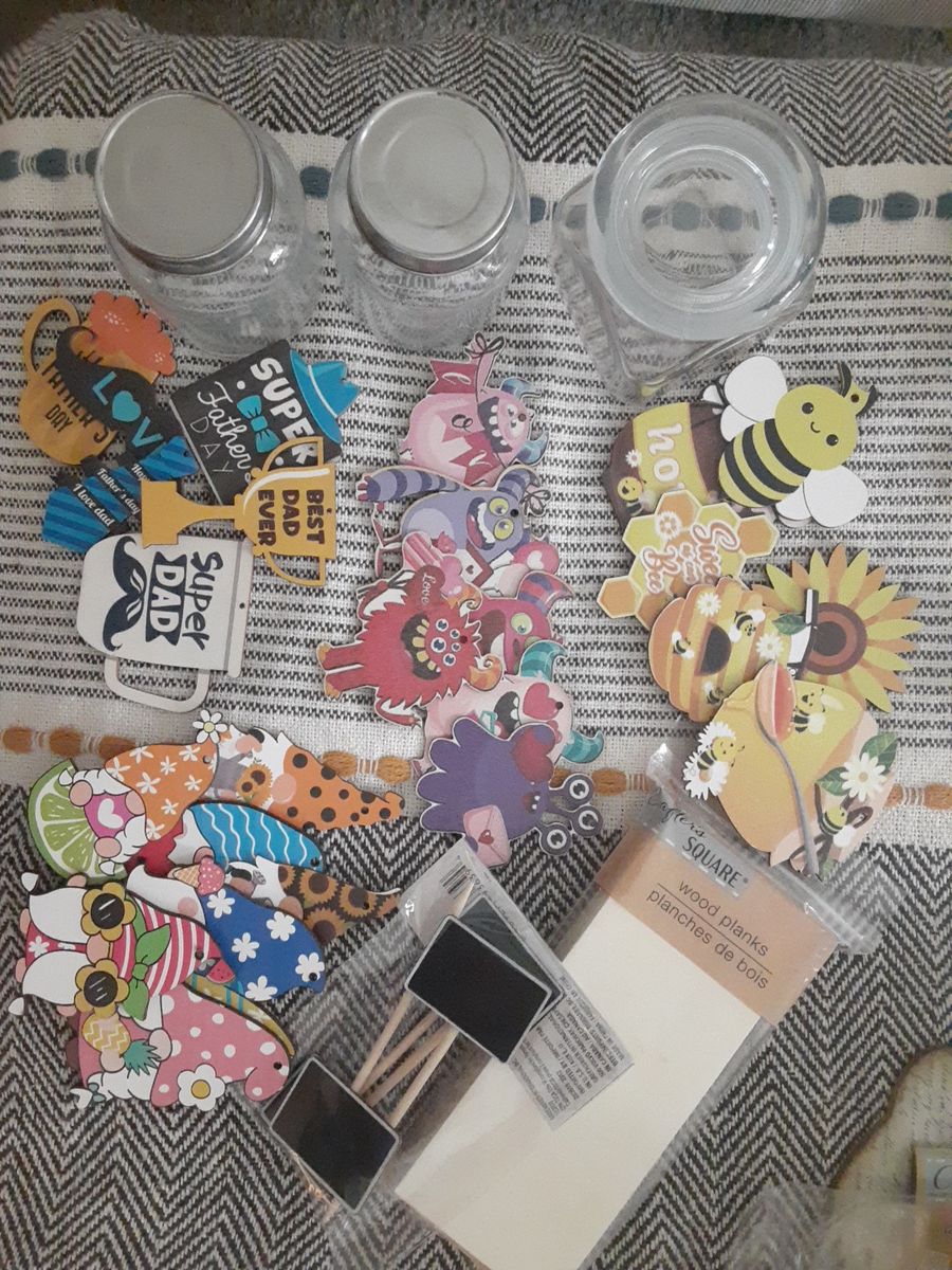 Mother's & Fathers day sugar & coffee scrubs in a jar work added wooden tag & handmade bow. Hand painted plaque if wanted