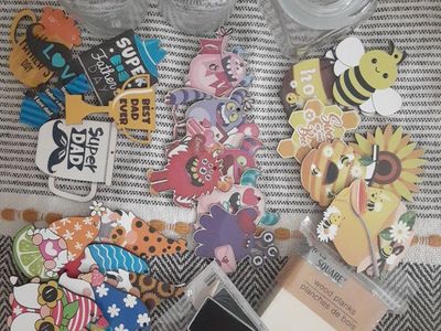 Mother's & Fathers day sugar & coffee scrubs in a jar work added wooden tag & handmade bow. Hand painted plaque if wanted