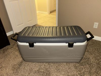 IGLOO COOLER 120 Qt