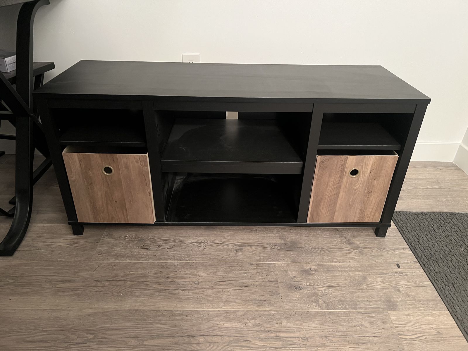 Entertainment Center/TV Stand