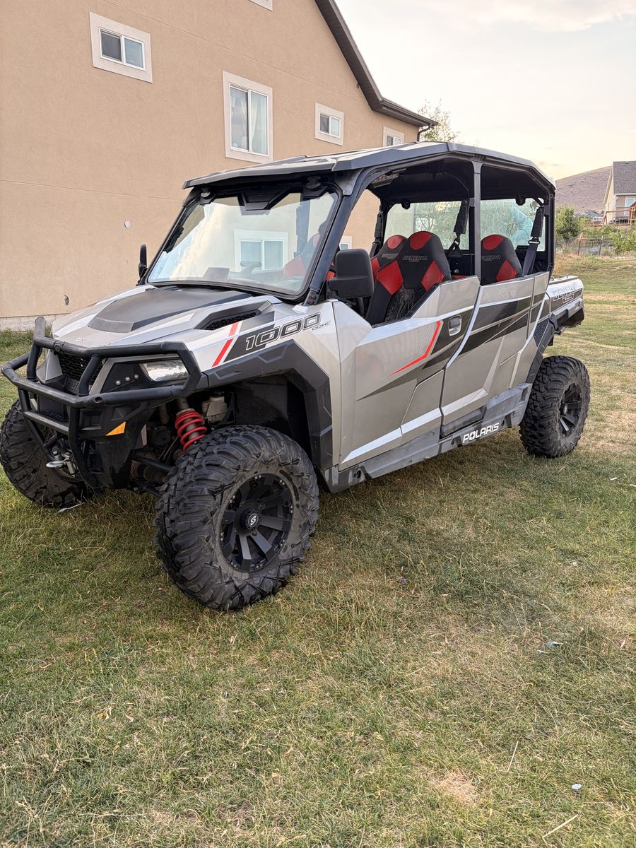 2017 Polaris General 4 Seater UTV SxS - Upgraded Tires, Winch, Street Legal Kit, Bluetooth Stereo