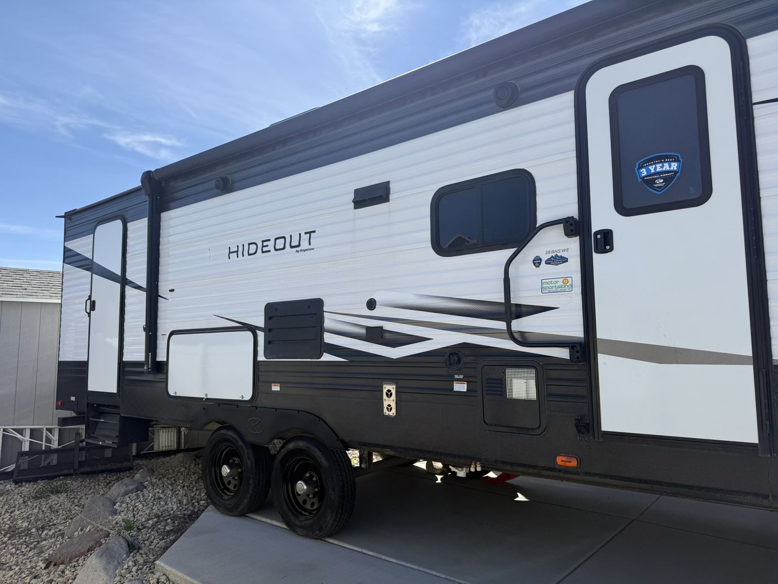 2021 Keystone Hideout Luxury 28BHS – Family Bunkhouse Trailer – $26,900