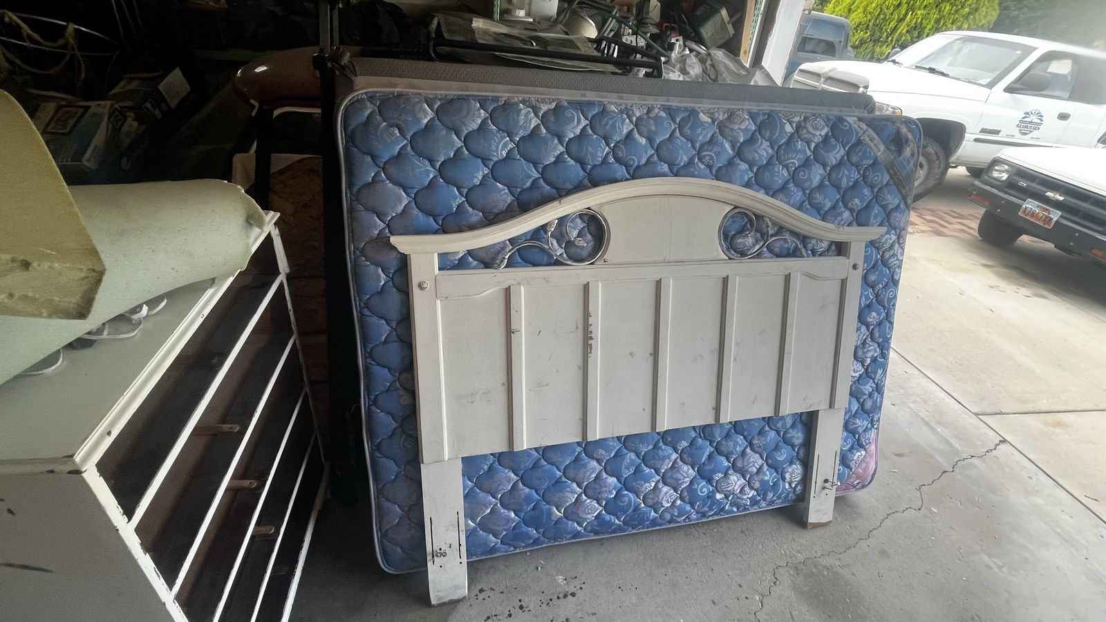 White Headboard & Blue Mattress - Size Queen