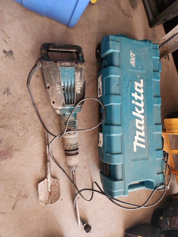 Makita 25 lb Demolition Hammer / Jack Hammer with Hard Case