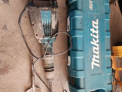 Makita 25 lb Demolition Hammer / Jack Hammer with Hard Case