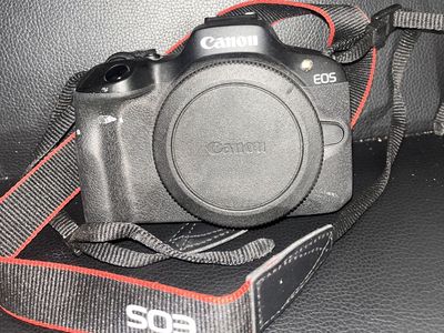Canon EOS R100 Mirrorless Camera Body w/ Strap - Excellent Condition