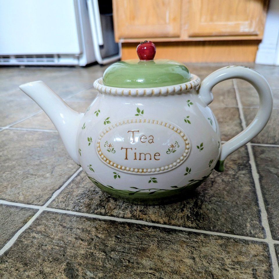 Porcelain teapot 8 cups size, 48 oz