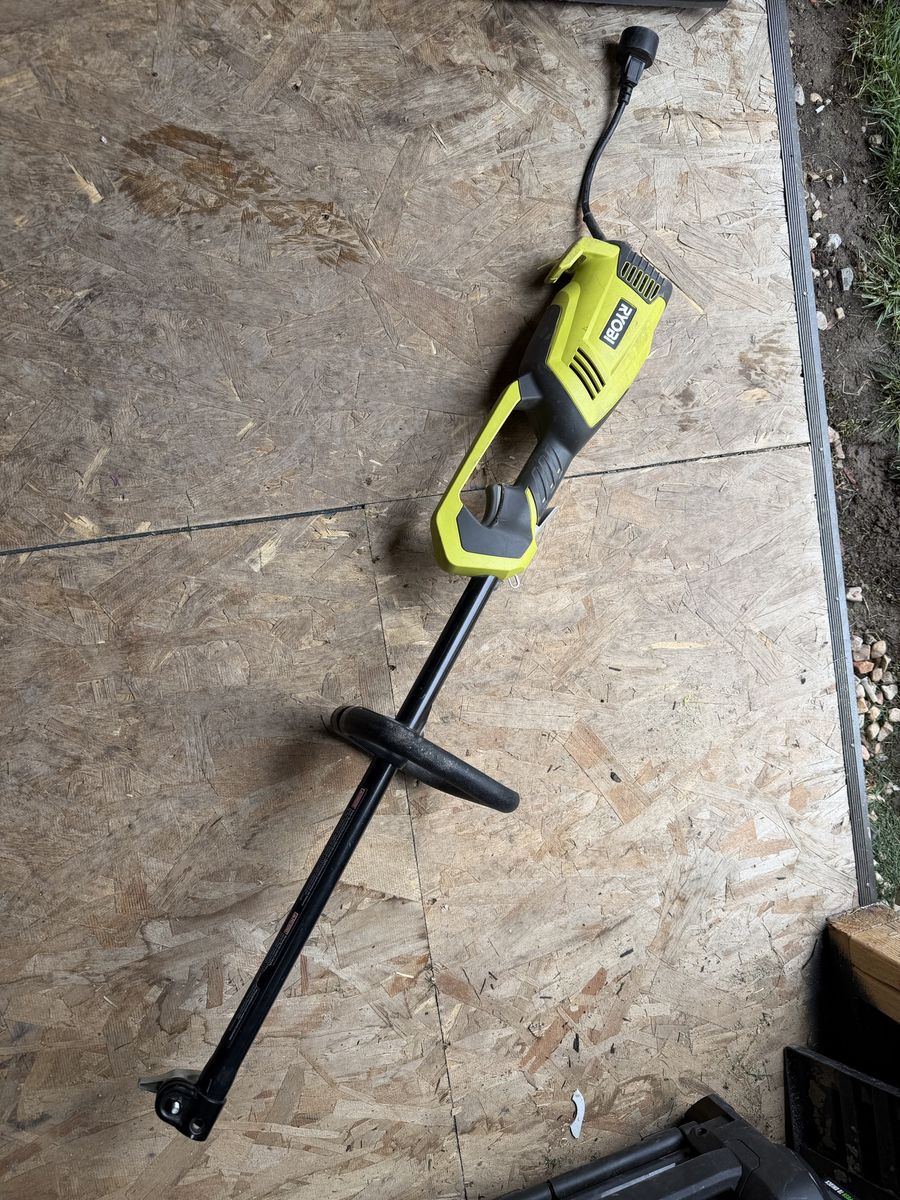 Ryobi-10 Amp Electric Expand-It Head with attachments