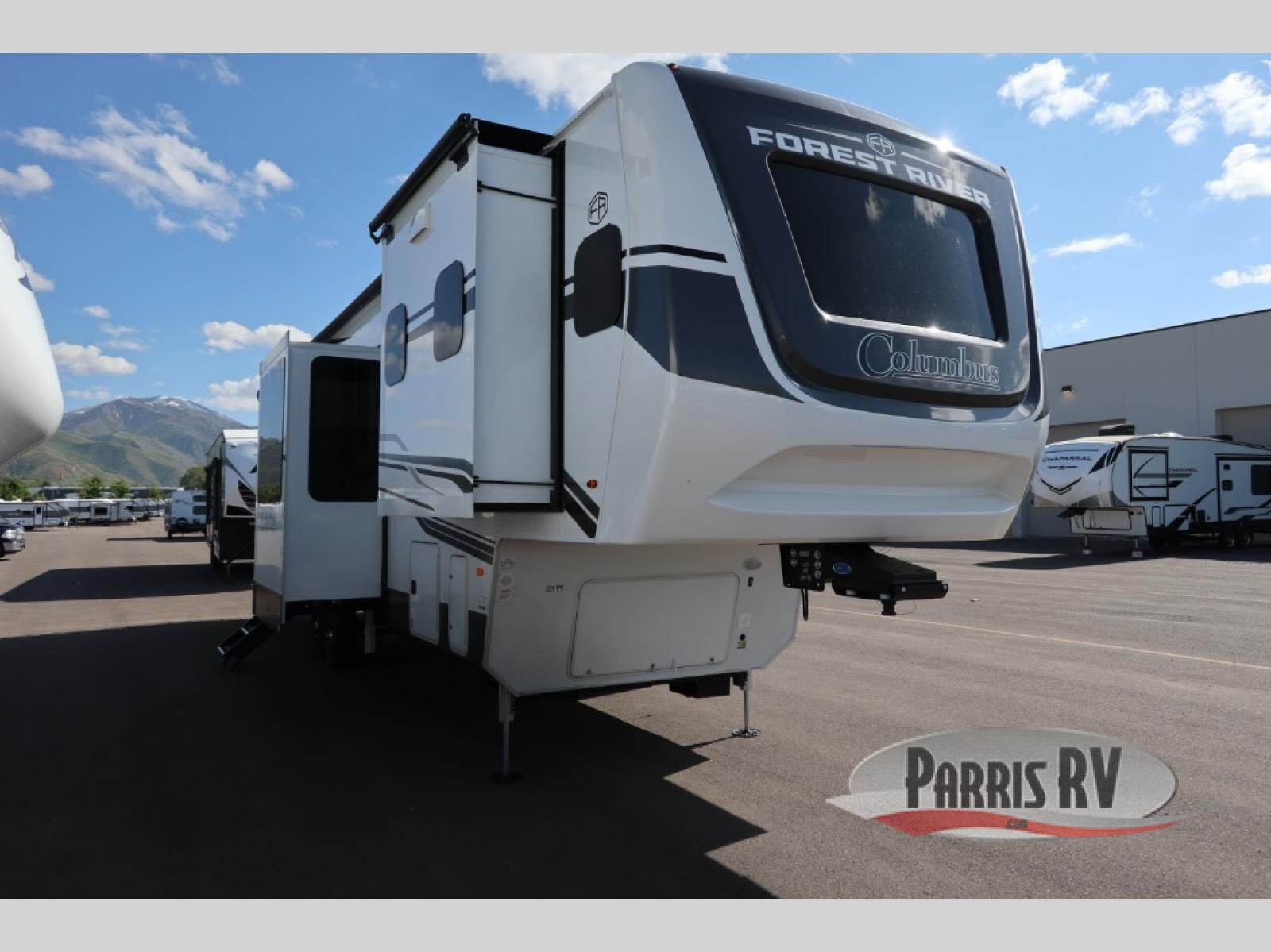 New 2025 Palomino Columbus 388FKH