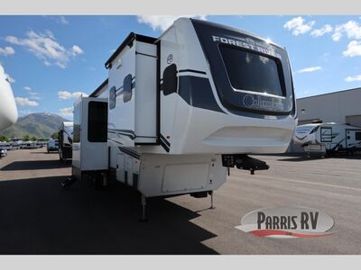New 2025 Palomino Columbus 388FKH