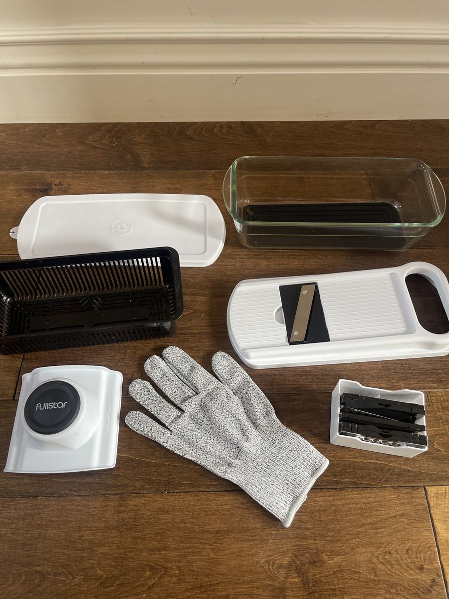 New! Fullstar Mandoline Vegetable Slicer, Grater & Spiralizer with Container 