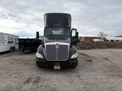 2016 Kenworth T680 Day Cab