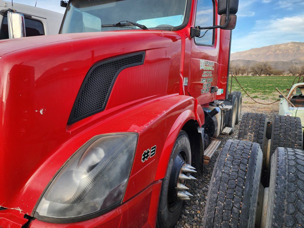 2012 Volvo VNL Semi tractor