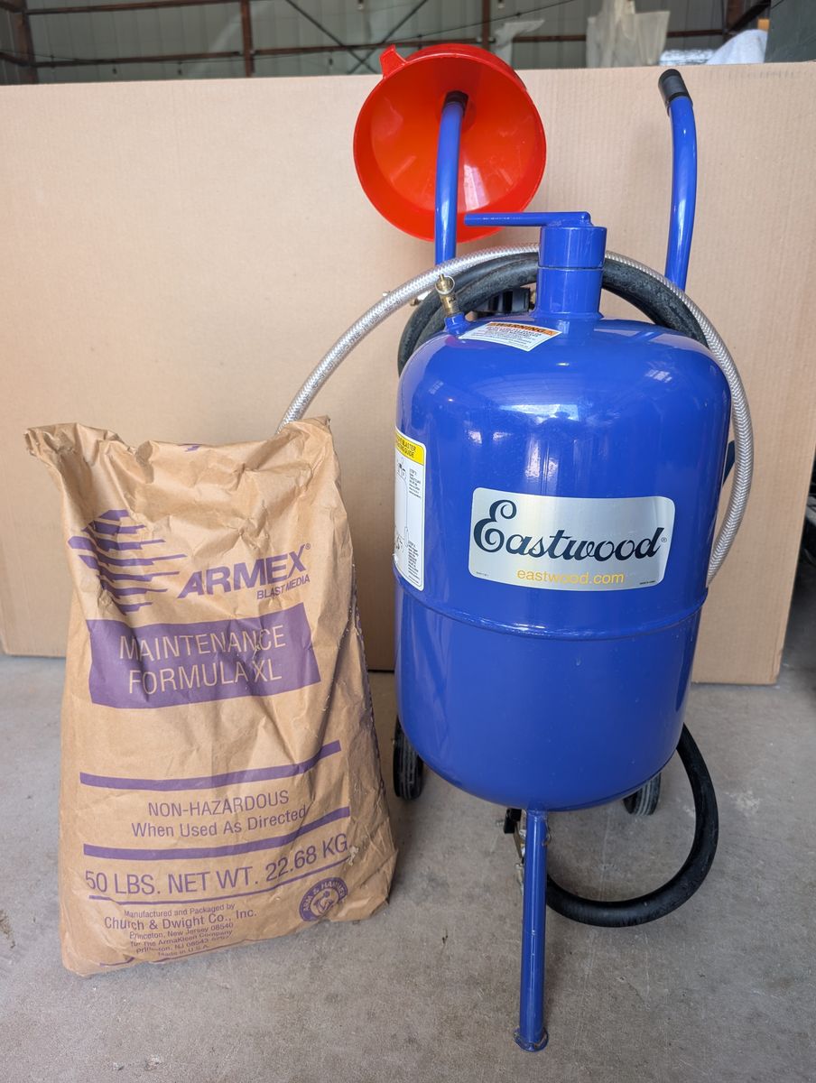 Eastwood 100lb Soda Blaster w/ Media Bag