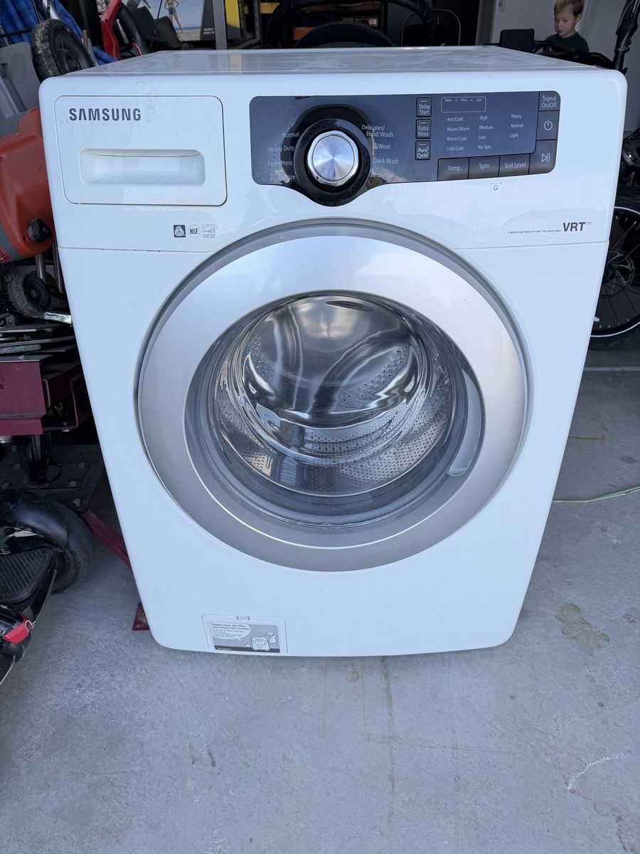Samsung White Front Load Electric Washer with VRT Technology