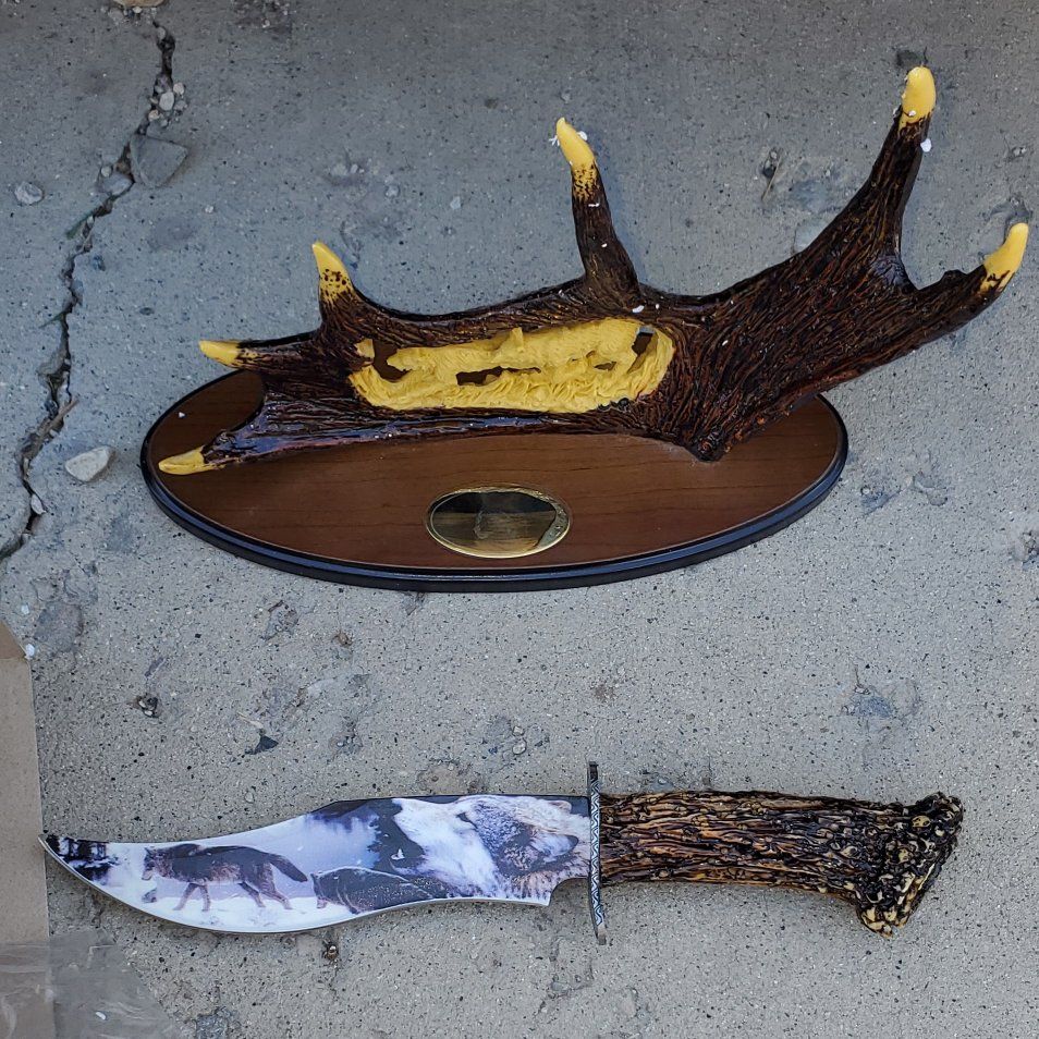 Wild wolf pack bowie, with ornate stand