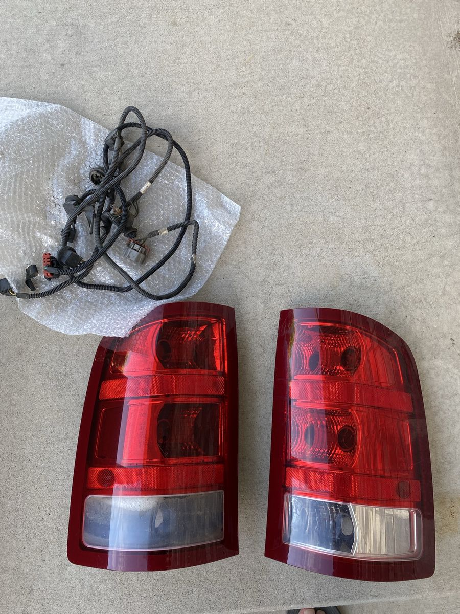 2007 to 2013 GMC Sierra tail light assemblies