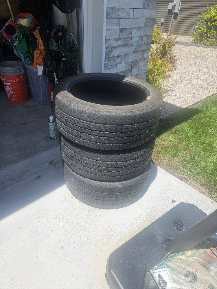 Cooper CS5 Grand Touring Radial Tire 235/45R18 94V All-Season M+S