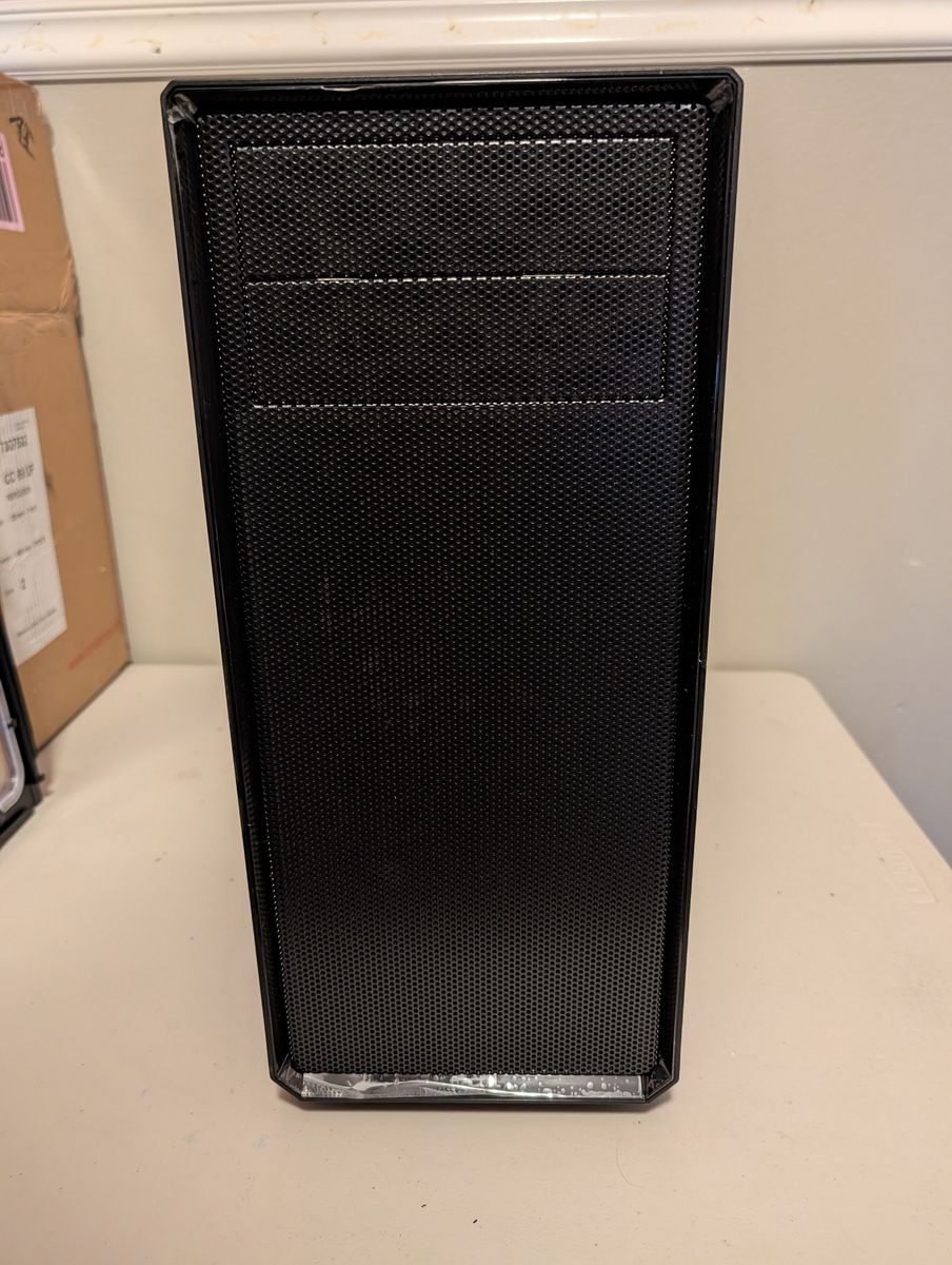Fractal Design Focus G Mid Tower PC Case - Black Windowed - 2 White LED Fans - ATX 5.25 Bays