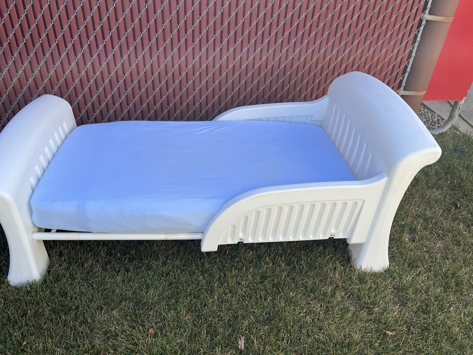 YOUTH BED