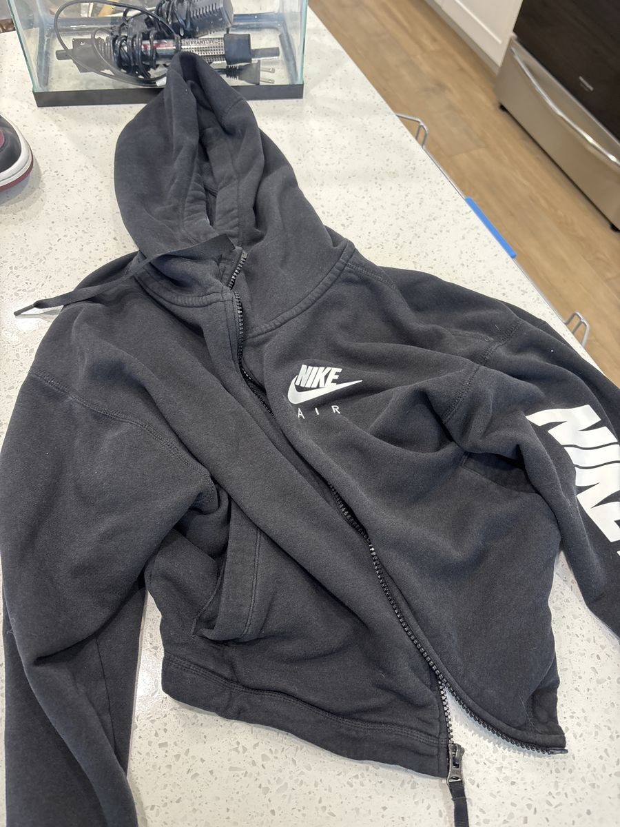 Cropped Nike hoodie