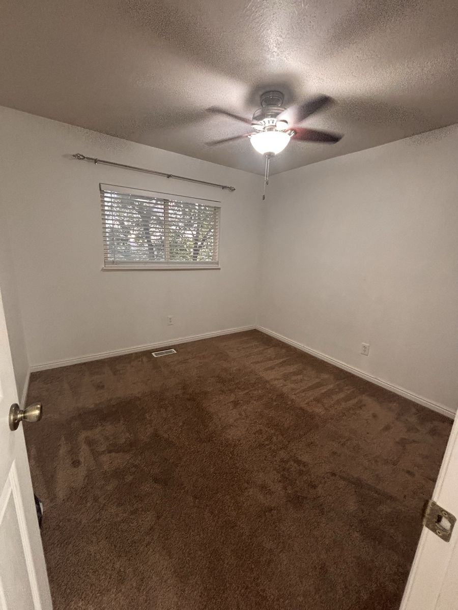 Private Room for Rent in West Valley Townhouse near Redwood Rd