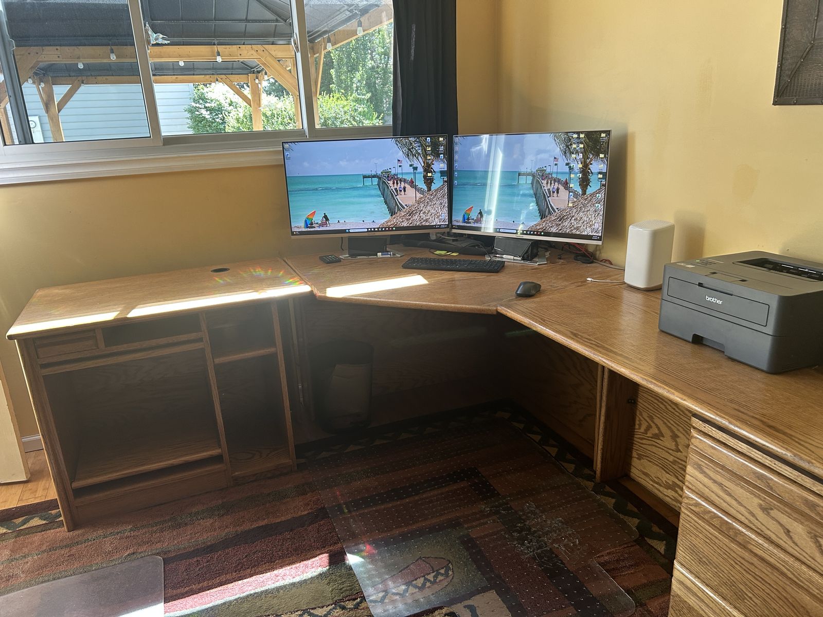 Nice solid 3 piece wood desk