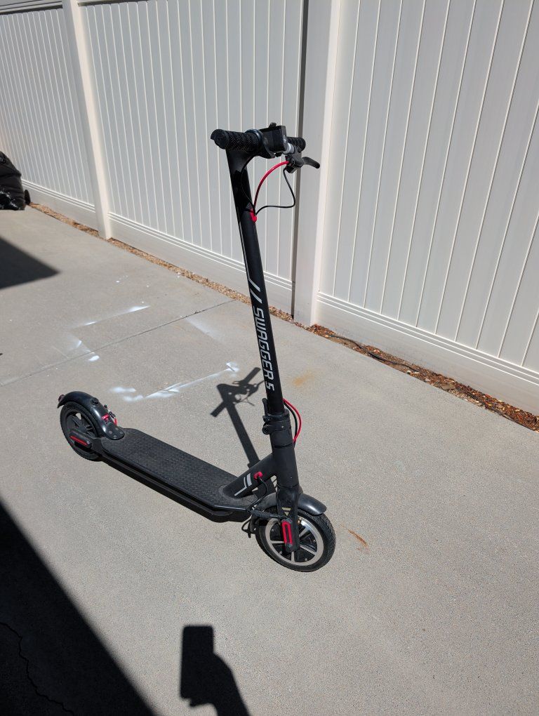 Swagtron Swagger 5 Electric Scooter - Black Foldable Commuter