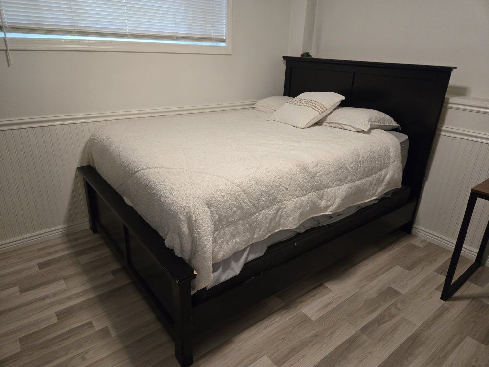 Ashley Furniture Maribel Black Queen Bed Frame & Dresser Set