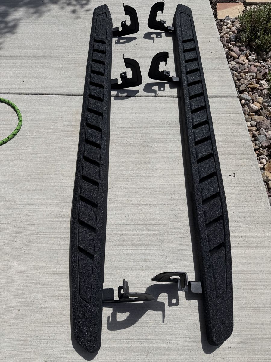 Powder coated (brand new) running boards 2026 GMC