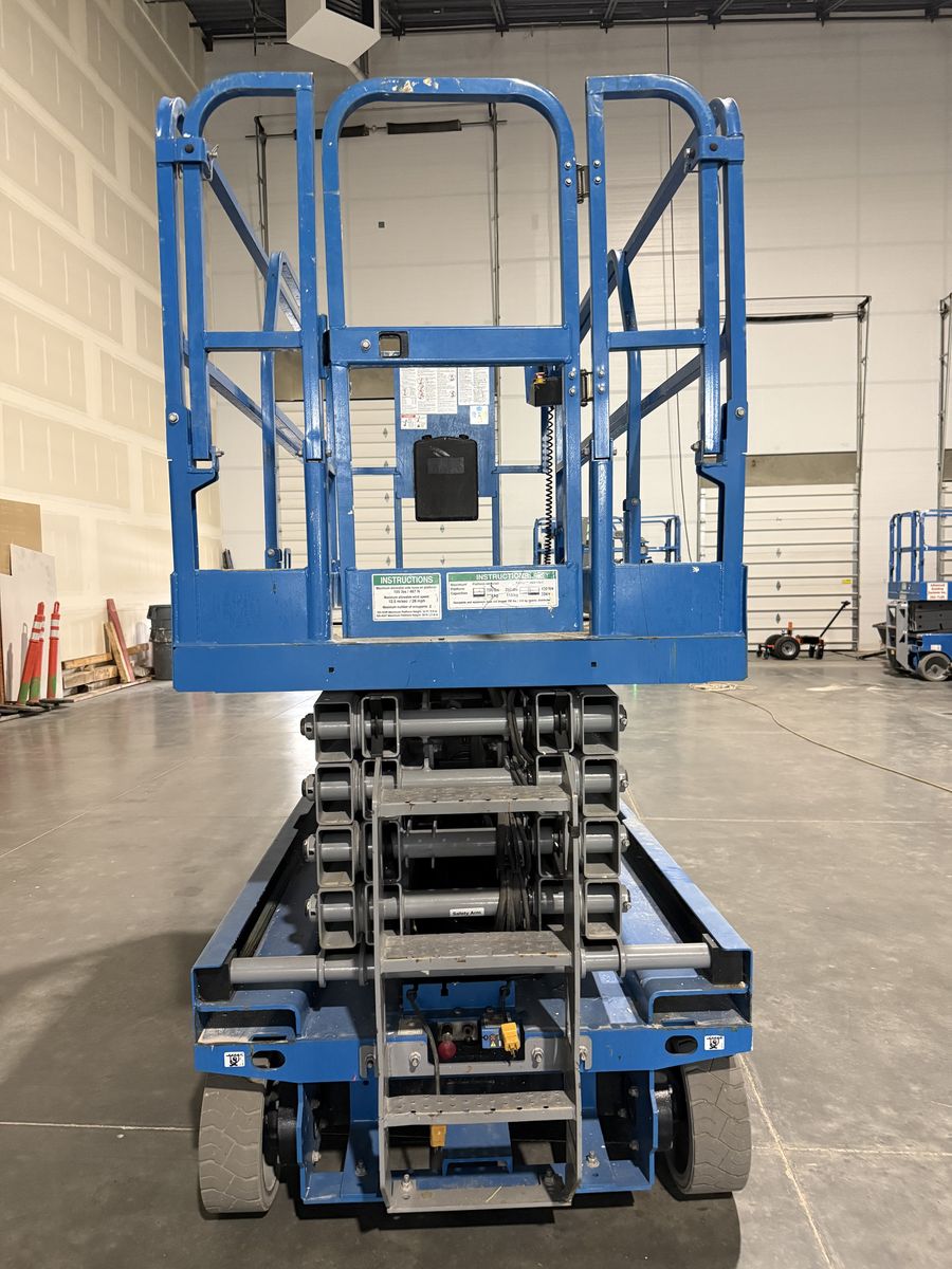 2017 Genie scissor lift 