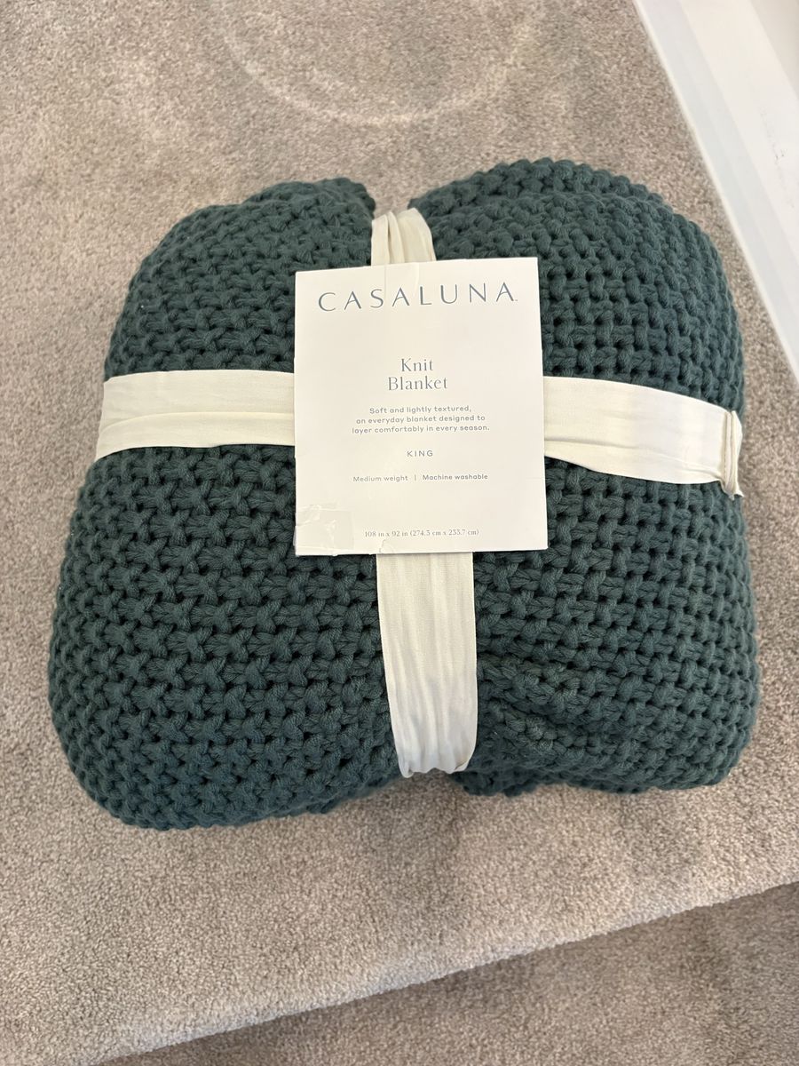 Casaluna Knit Blanket King Size Green Soft Textured Machine Washable  (NEW)